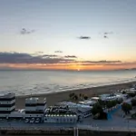 Visionair & Hotel 4*