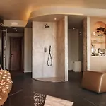 Visionair & Hotel 4*