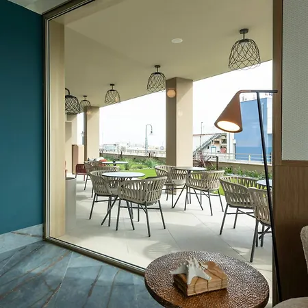 Visionair & Hotel 4*