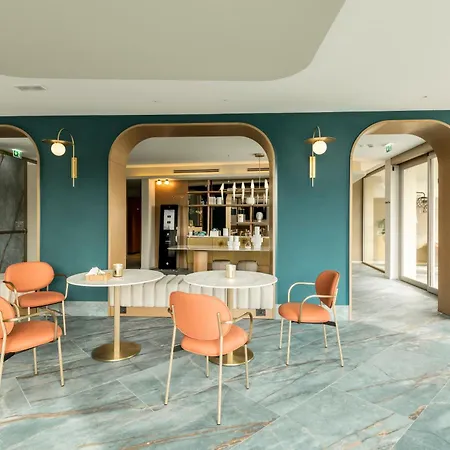 Visionair & فندق 4*