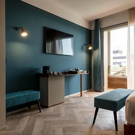 Visionair & Hotel 4*