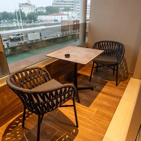 Visionair & Hotel 4*