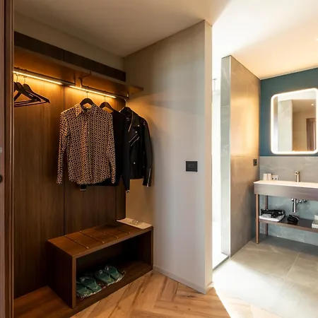 Visionair & فندق 4*