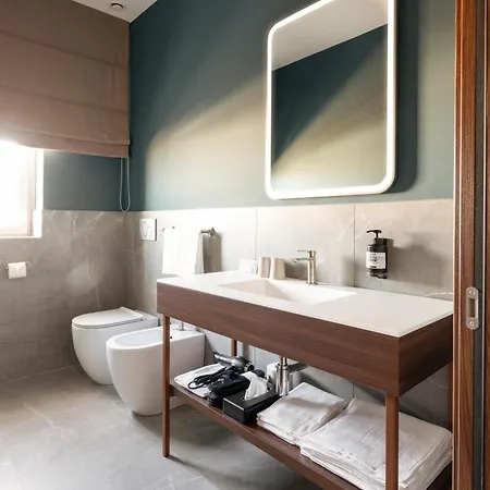 Visionair & Hotel 4*