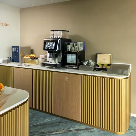 Visionair & Hotel 4*