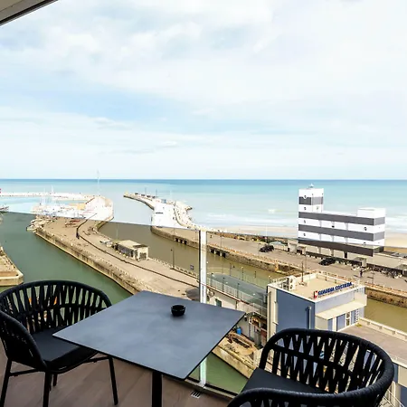 Hotel Visionair & Senigallia