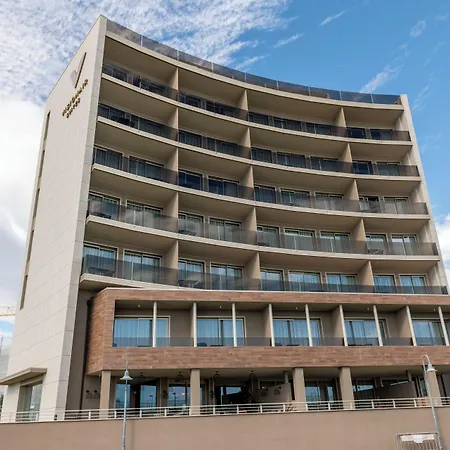 Visionair & Hotel 4*