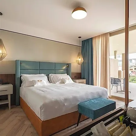 Visionair & Hotel 4*