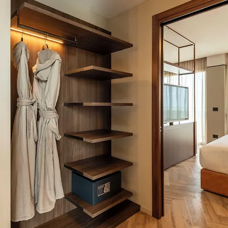 Visionair & Hotel 4*
