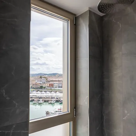 Hotel Visionair & Senigallia