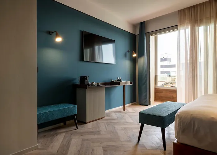 Visionair & Szálloda 4*