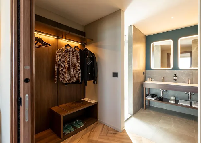 Visionair & Szálloda 4*