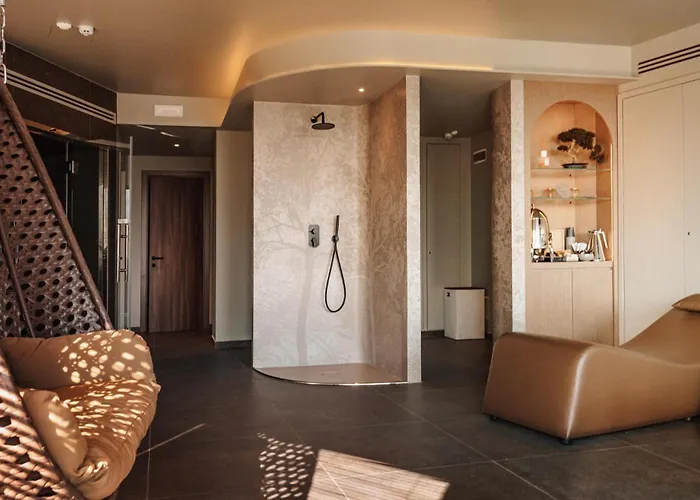 Visionair & Szálloda 4*