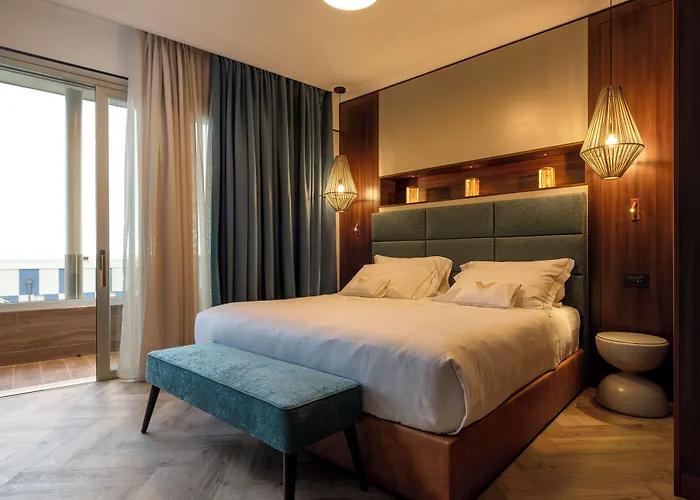 Visionair & Szálloda 4*