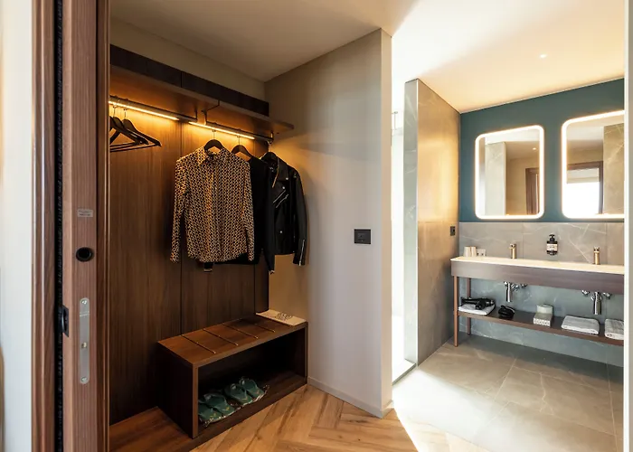 Visionair & Szálloda 4*